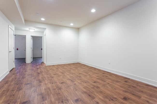 697 W Berks St unit 1, Philadelphia, PA 19122 - photo 2