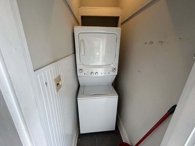 Washer / Dryer Included