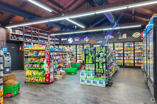 Verdugo Market in Wofford Heights has excellent snack and drink options.