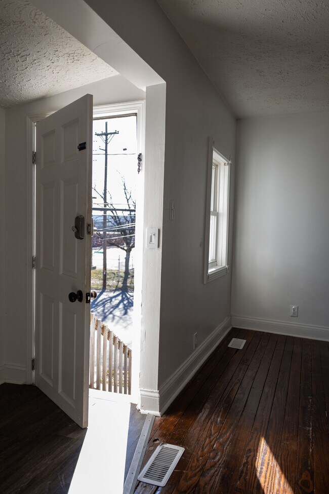 175 Gillette Ave unit 2, Louisville, KY 40214 - photo 2