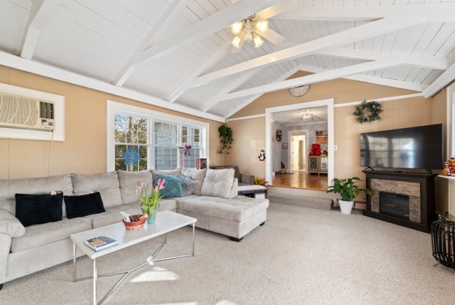 101 W Plain St, Wayland, MA 01778 - photo 4