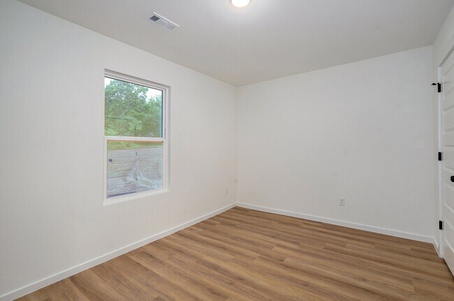 2638 E 4th St, Joplin, MO 64801 - photo 4