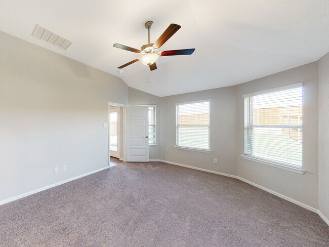 8024 Butterfield Dr unit 37163092, San Antonio, TX 78227 - photo 5