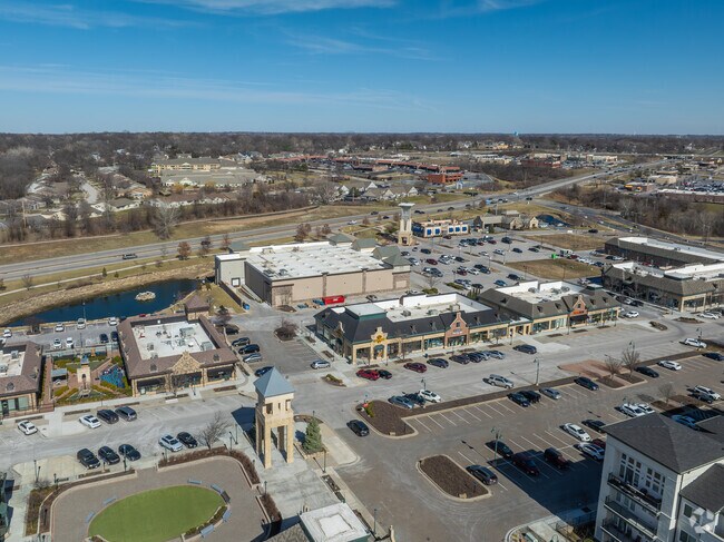 Tuileries Plaza offers extensive shopping options to the Breen Hills neighborhood.