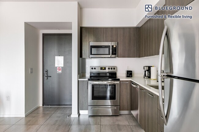 230 NE 4th St unit FL2-ID129, Miami, FL 33132 - photo 5