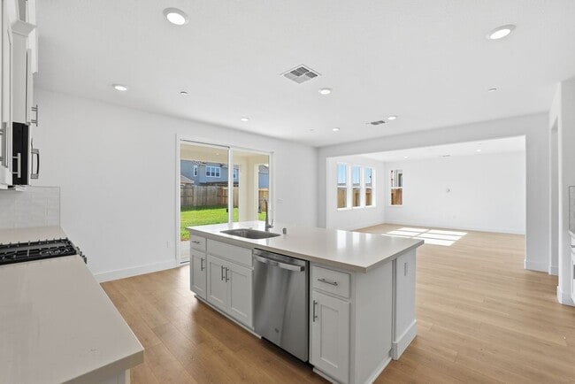 8380 Kyler Rd, Elk Grove, CA 95757 - photo 6