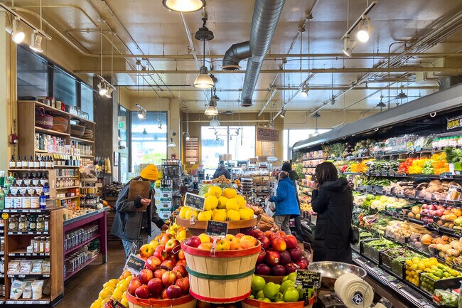 Shoppers can choose from organic offerings in a Glen Park grocery.