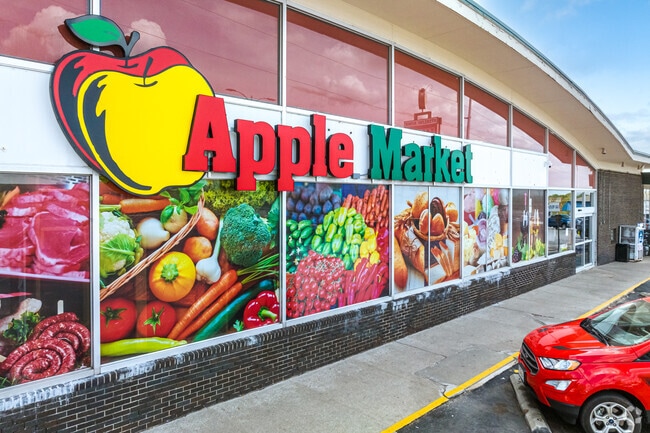 Stop by Apple Market for your grocery needs just outside Carlisle.