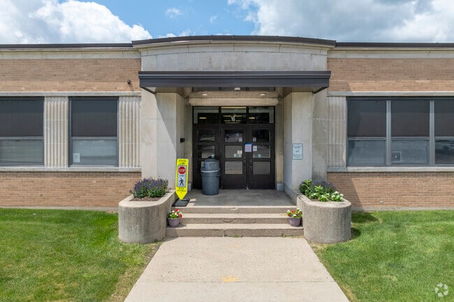 Wauconda Grade School serves young students until they attend middle school.