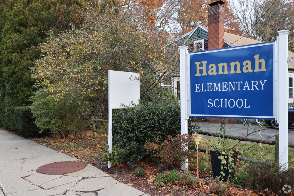 Hannah Elementary School is an above average, public school located in Beverly.