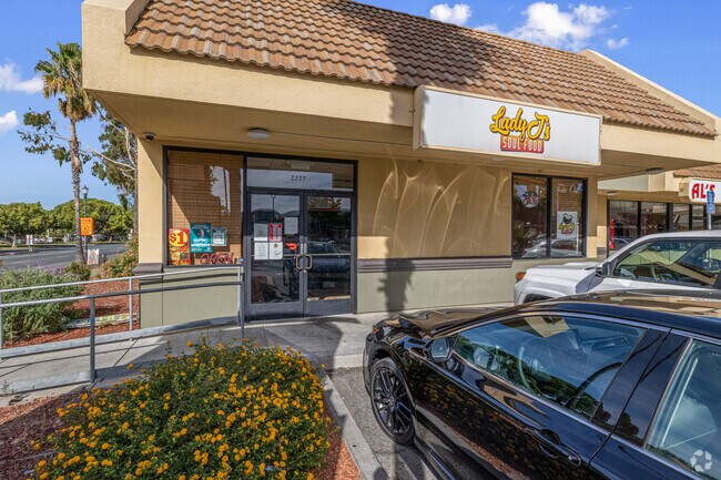 Lady J's Soul Food near Meadowbrook serves delicious soul food.