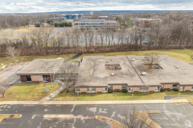 Eastlake Elementary School serves 359 students in grades Prekindergarten-5.