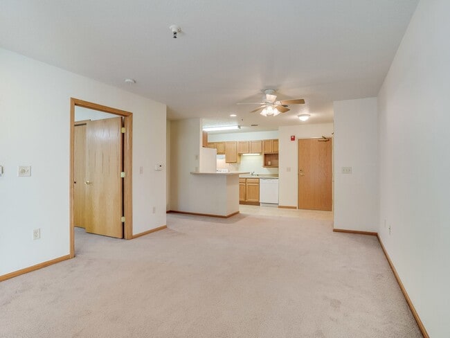 Pine Ridge Apartment Homes - 135 Marcou Rd, Onalaska, Onalaska, WI 54650 - photo 4