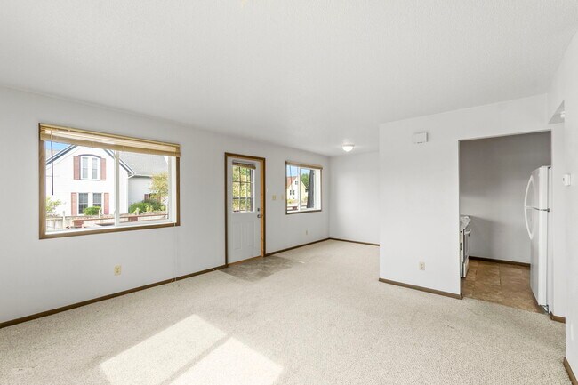 810 E 18th St unit 810, Cedar Falls, IA 50613 - photo 4