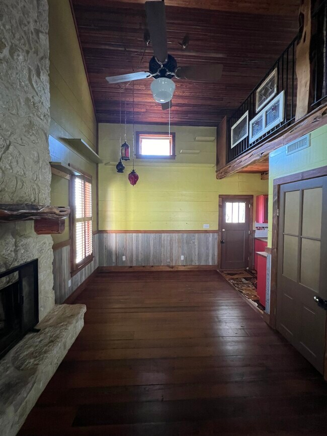 813 W Bluebonnet Dr, San Marcos, TX 78666 - photo 4