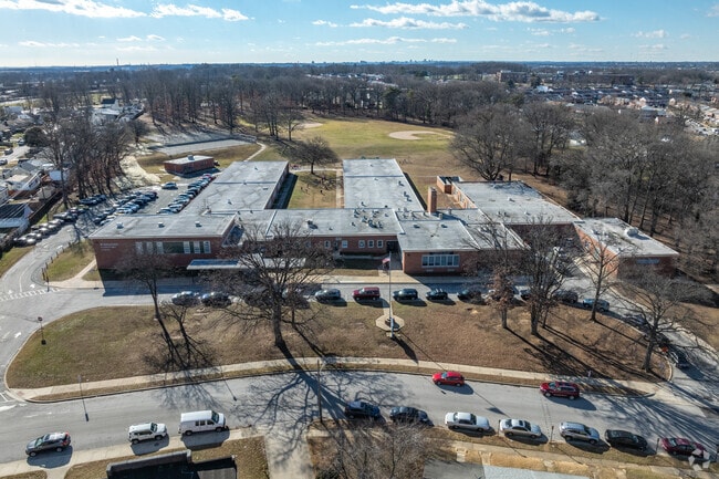 Middlesex Elementary School in Baltimore serves grades PK-5th.