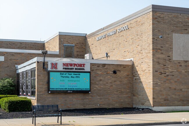 Newport Primary School in Newport received a B from the educational review site Niche.