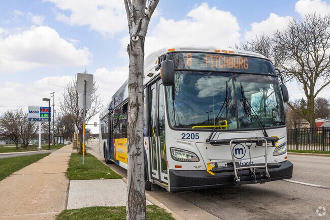 The B Metra line runs through Lake View Hill, and provides far-reaching public transit.