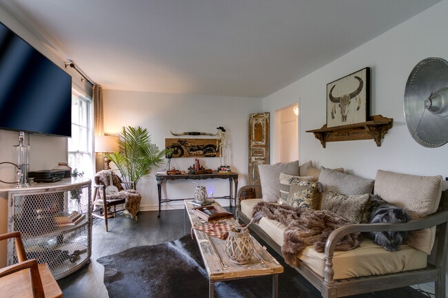 101 Carnavon Pkwy unit B, Nashville, TN 37205 - photo 2