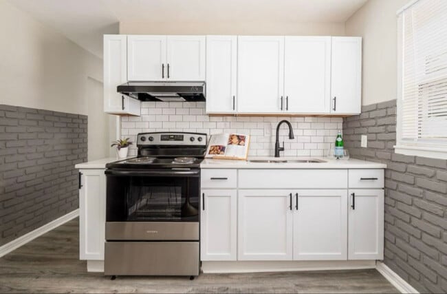 1855 Jermain Dr, Columbus, OH 43219 - photo 7