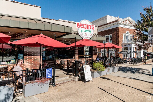 Beijing on Grove in Westhampton offers outdoor seating—perfect for soaking up the sunshine during lunch.