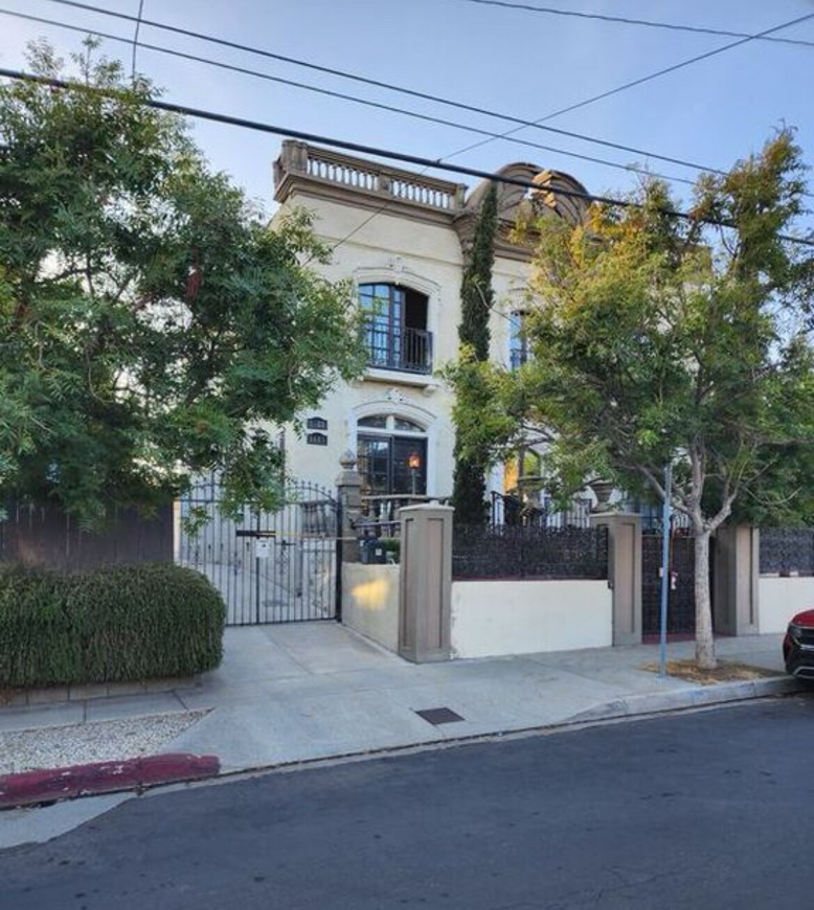 1611 Talmadge St unit Upstairs Unit 3, Los Angeles, CA 90027 - photo 1