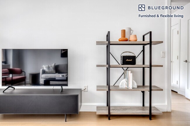 311 W 50th St unit FL2-ID810, New York, NY 10019 - photo 3