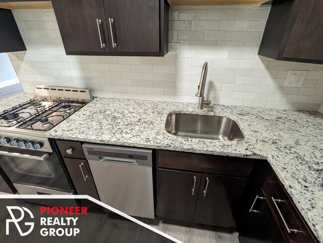 454 W Barry Ave unit 4, Chicago, IL 60657 - photo 2