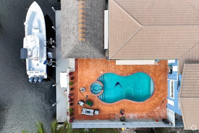 Lauderdale Isles homes also have all different kinds of amenities to enjoy.