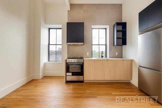 1520 St Johns Place unit 3B, Brooklyn, NY 11213 - photo 4