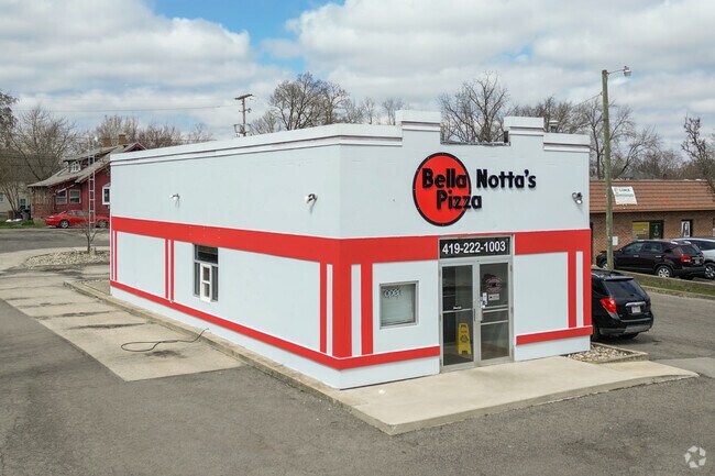 Come to Bella Notta's Pizza in Fifth Ward for a great slice of homemade pizza.