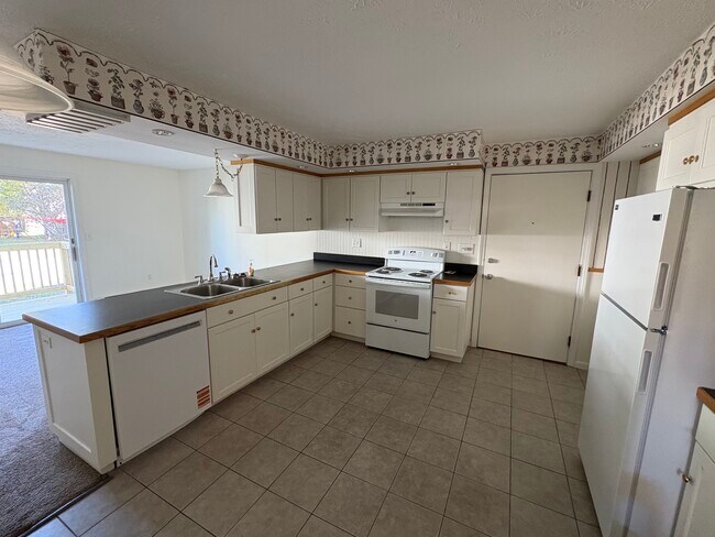 66 E Valentine St unit 2, Westbrook, ME 04092 - photo 5