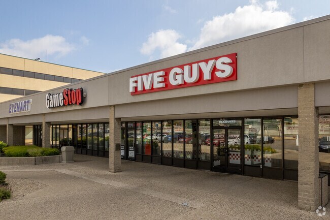 Northbrook has several shopping centers with retail, dining, and service options.