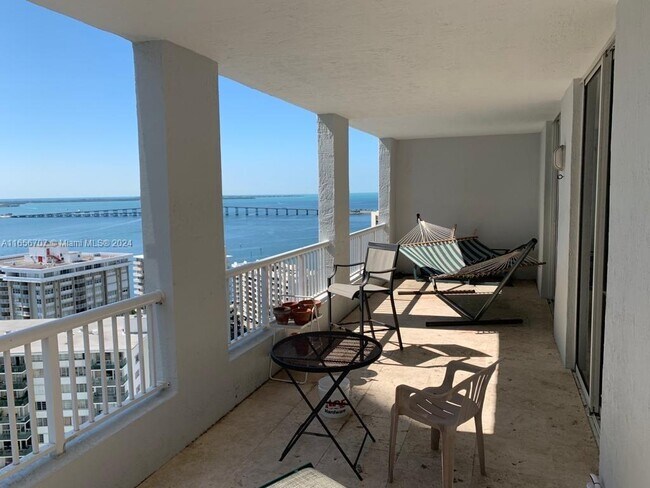 170 SE 14th St unit 1405, Miami, FL 33131 - photo 2