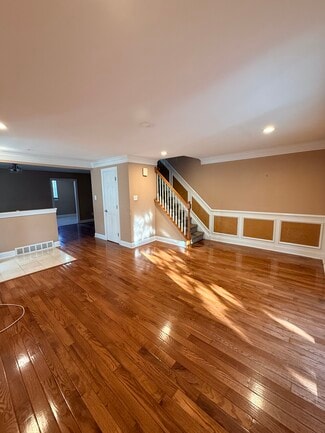 3808 Ronnald Dr, Philadelphia, PA 19154