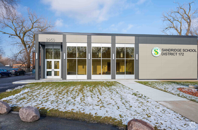 Sandridge Elementary School in Lynwood, IL, has approximately 338 students enrolled.