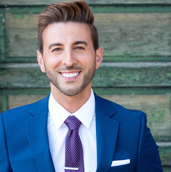 Agent Photo