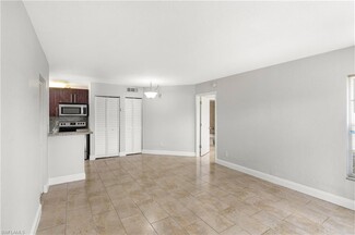 194 Santa Clara Dr, Naples, FL 34104