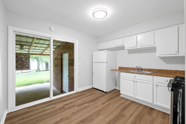 1208 Gadd Rd, Hixson, TN 37343 - photo 4