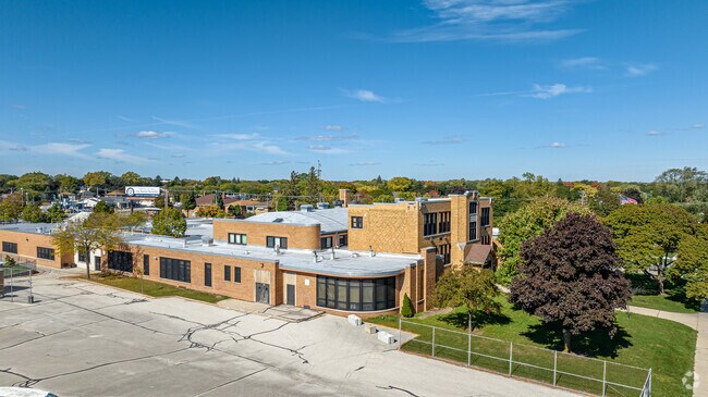 Craig Montessori School is a public Montessori School in Milwaukee.
