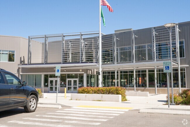 Foster Senior High School is located in the Foster Heights neighborhood of Washington.