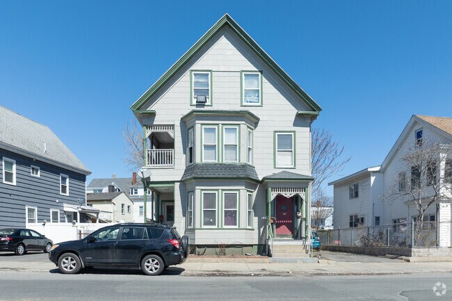 Homes with lots of natural light are a popular option for home buyers in the West Lynn neighborhood.