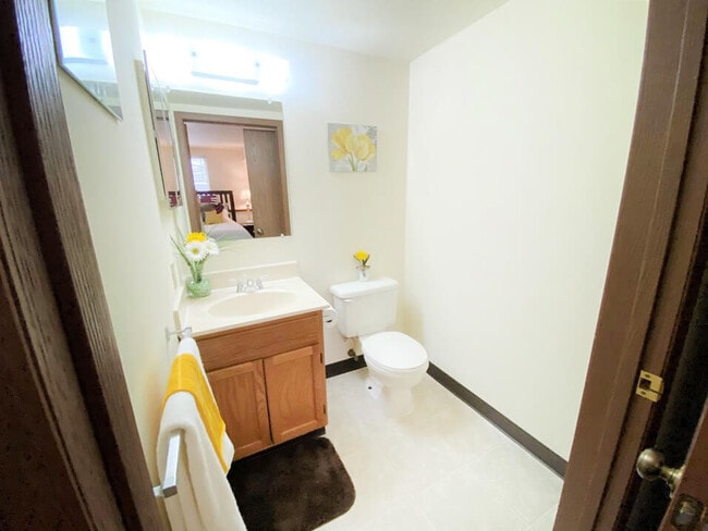 Crown Pointe Apartments, Holland, MI 49423 - photo 5