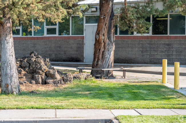Students at Mountain View Senior High Schoolcan relax on the outdoor benches in Bend.
