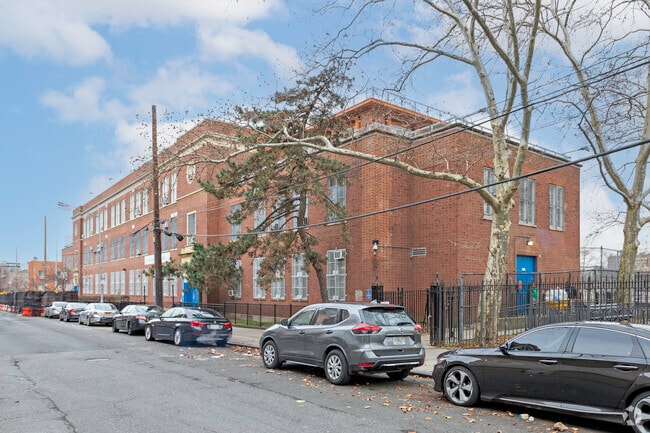 Clubs attract students to Metropolitan High School