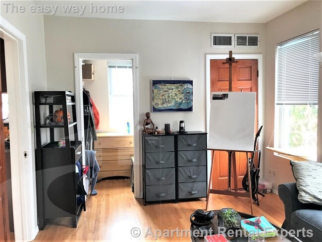 277 Putnam Ave unit 3, Cambridge, MA 02139 - photo 2