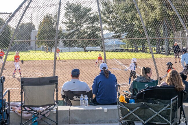 Youth softball is a highlight of 
Arroyo Vista Community Park in Moorpark.