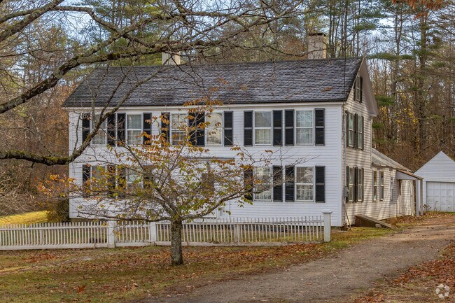 Expansive Colonial homes set on large plots land can be found in Warwick.