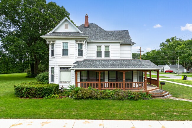 Some homes in Fairbury include beautiful wraparound porches.