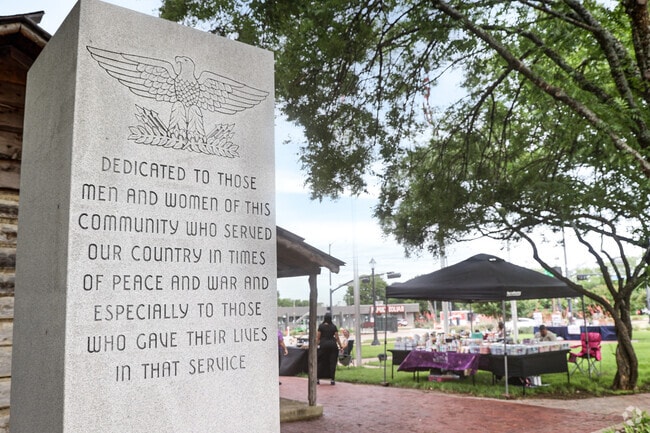The Midlothian Farmers Market takes place in historic Heritage Park.